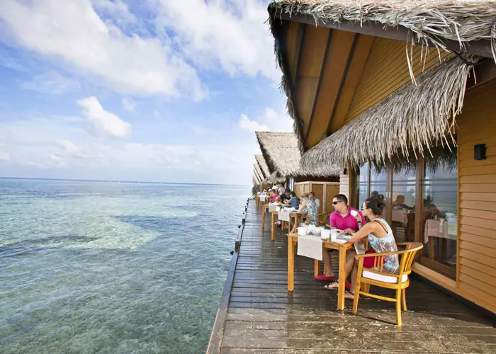 Adaaran Select Hudhuranfushi — виллы над водой (фото 2 из 8)