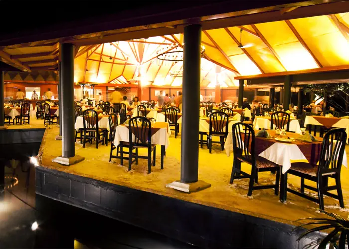 Adaaran Select Hudhuranfushi — ресторан (фото 5 из 8)