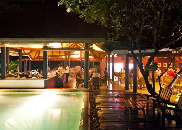 Adaaran Select Hudhuranfushi — бассейн (фото 7 из 8)