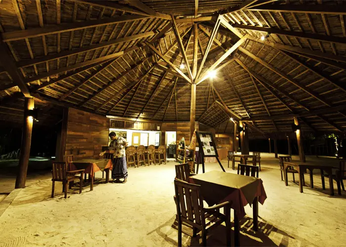 Adaaran Select Hudhuranfushi — ресторан (фото 8 из 8)