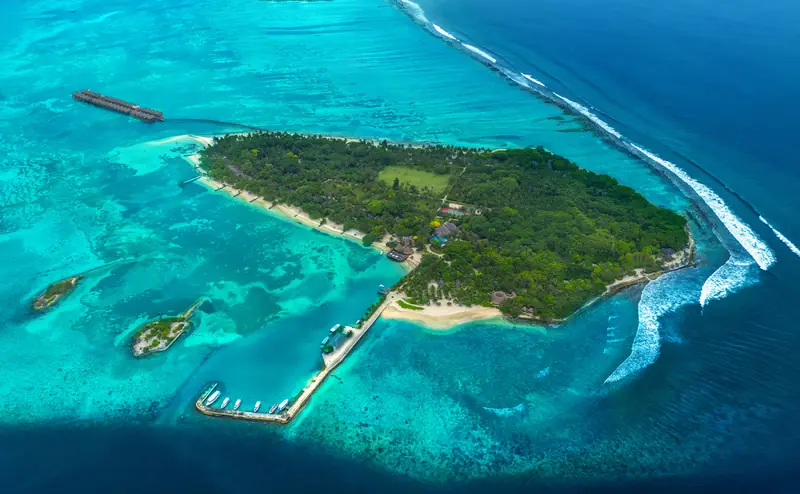 Adaaran Select Hudhuranfushi — vista aérea (foto 1 de 8)