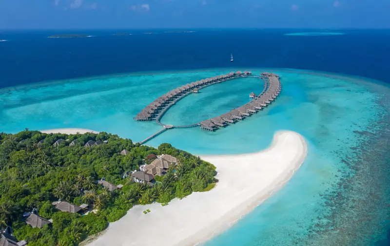 Anantara Kihavah Villas — виллы над водой (фото 1 из 8)