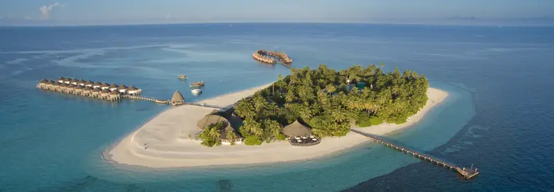 Angaga Island Resort and Spa — вид с высоты (фото 1 из 8)