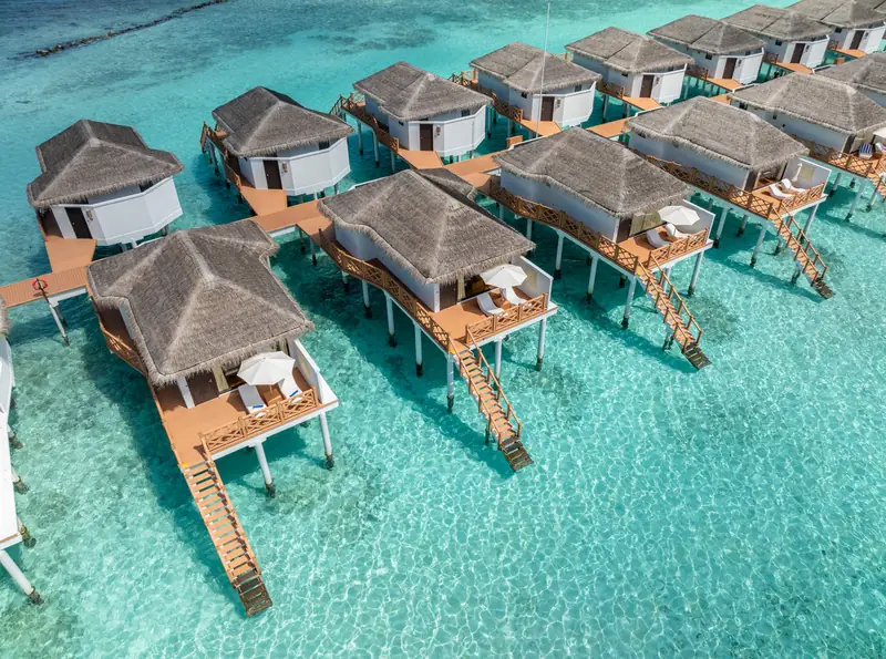 Angaga Island Resort and Spa — виллы над водой (фото 2 из 8)
