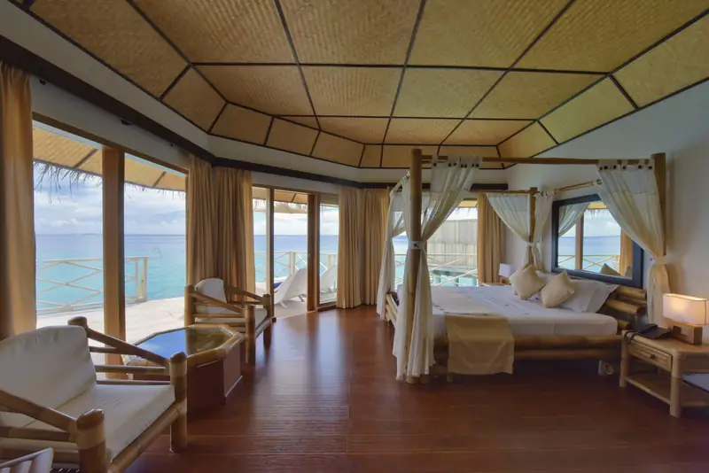 Angaga Island Resort and Spa — интерьер виллы (фото 3 из 8)