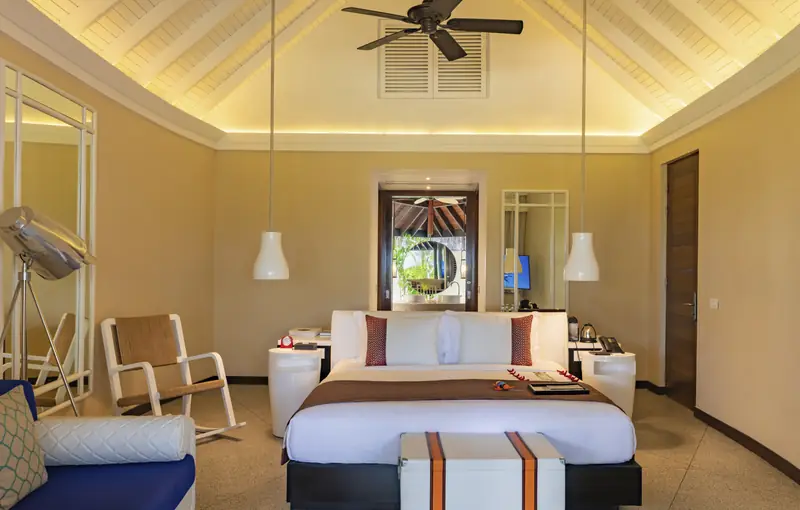 Constance Halaveli Resort — intérieur de villa (photo 3 sur 8)