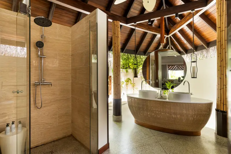 Constance Halaveli Resort — intérieur de villa (photo 7 sur 8)