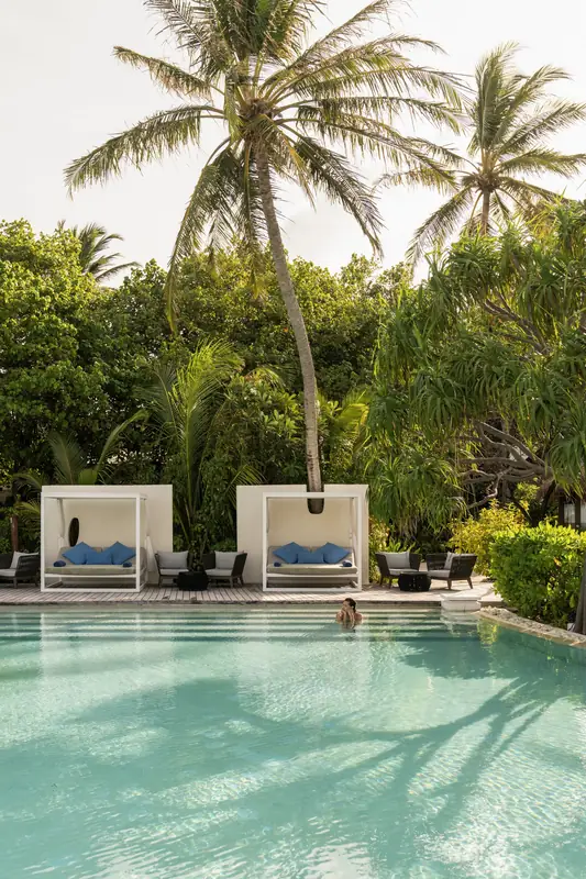 Constance Halaveli Resort — piscine (photo 8 sur 8)