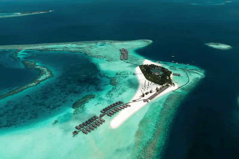 Constance Moofushi Resort — vista aerea (foto 1 di 8)