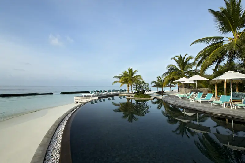 Constance Moofushi Resort — สระว่ายน้ำ (ภาพที่ 5 จาก 8)