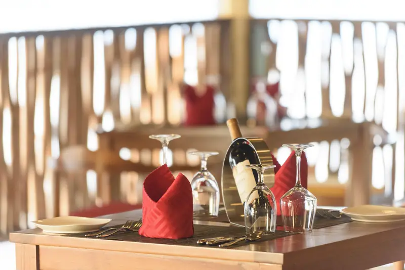 Dhigufaru Island Resort — dining (photo 6 of 8)