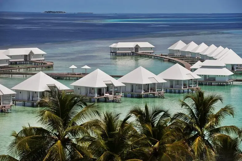 Diamonds Athuruga Beach & Water Villas — villas sur pilotis (photo 2 sur 8)