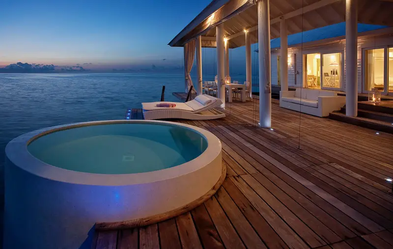Diamonds Athuruga Beach & Water Villas — สระว่ายน้ำ (ภาพที่ 4 จาก 8)