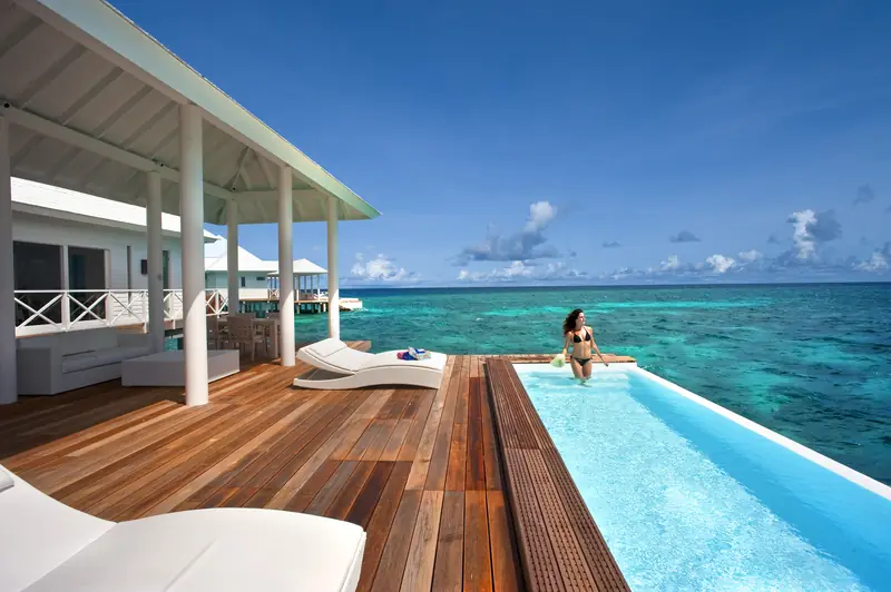 Diamonds Thudufushi Beach & Water Villas — piscina (foto 7 de 8)