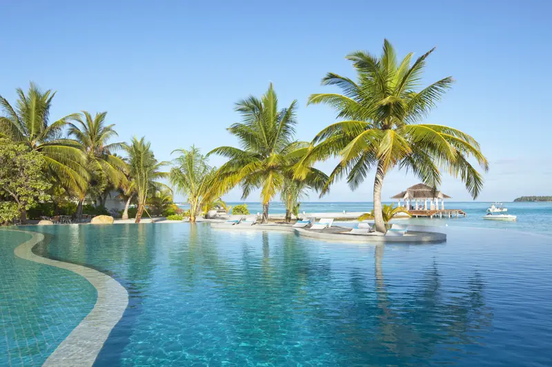 Holiday Inn Resort Kandooma — pool (photo 1 of 8)