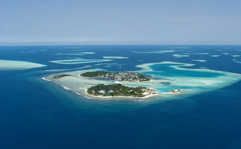 Holiday Inn Resort Kandooma — aerial view (photo 4 of 8)