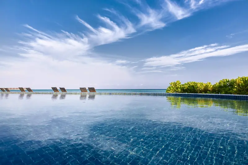 Le Méridien Maldives Resort and Spa — piscine (photo 4 sur 8)