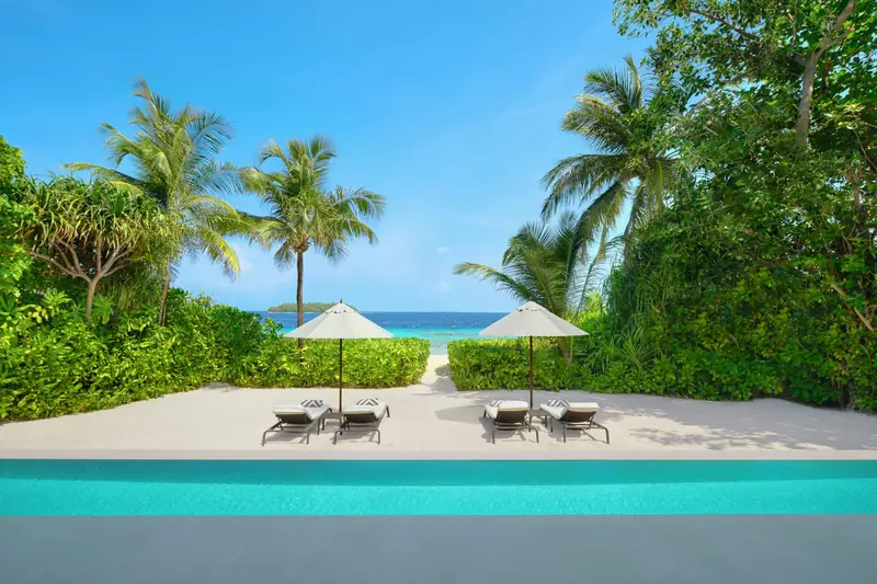 The Westin Maldives Miriandhoo Resort — beach (photo 6 of 8)