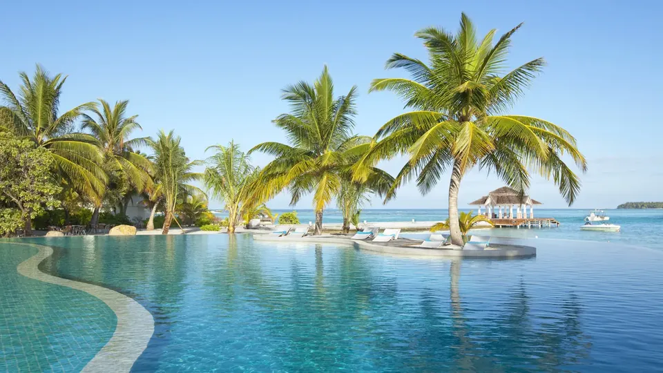 Islas con resorts y lagunas turquesas en el atolón South Malé